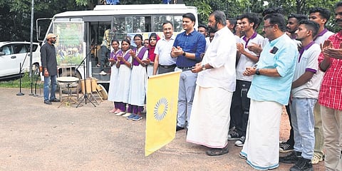 General Education Minister V Sivankutty flags off the Kudumbashree ‘Kalajadha’ as part of the promotion of Keraleeyam 2023 which is set to begin on November 1