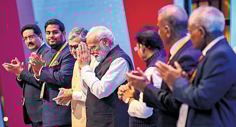 Prime Minister Narendra Modi with Union IT minister Ashwini Vaishnaw, Aditya Birla Group chairman Kumar Mangalam Birla, Reliance Jio Infocomm chairman Akash Ambani and others at the 7th India Mobile C