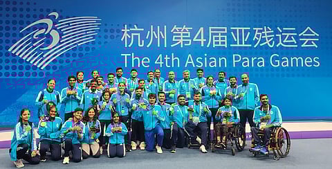 Para medallists with officials pose for group photos at the 4th Asian Para Games, in Hangzhou. (Photo | PTI)
