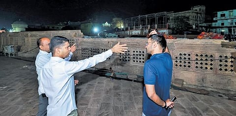 5T & Nabin Odisha chairman VK Pandian reviewing Srimandir Parikrama Prakalpa