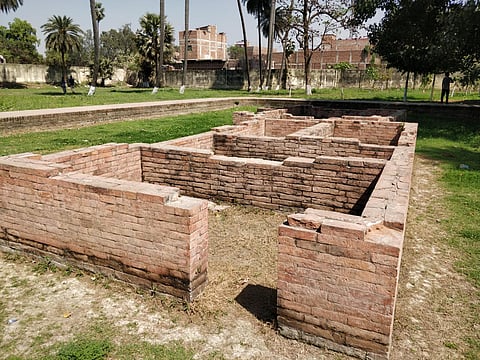 Ruins of Arogya Vihar, ancient city of Pataliputra, Kumhrar (Wikimedia Commons)