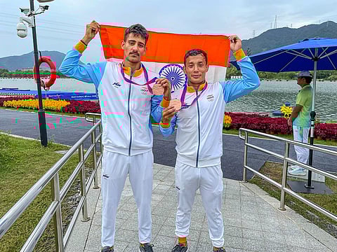 India's Arjun Singh (left) and Sunil Singh Salam won the bronze medal in the final of Men's Double 1000m canoe event at the 19th Asian Games, in Hangzhou. (Photo | PTI)