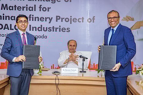 OMC MD Balwant Singh and Hindalco MD Satish Pai after signing the MoU in the presence of CM Naveen Patnaik. (Photo | Express)