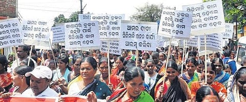 Pro-mining activists marching on the roads of Kashipur on Thursday. (Photo | Express)