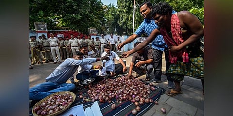 Protesting the price hike in onion, student Congress activists sell the vegetable in front of the residence of Agriculture minister | Express