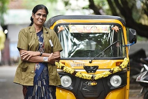 Autorickshaw driver P Sandhiya on duty near Jafferkhanpet, Chennai. (Photo | Ashwin Prasath, EPS)