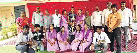 Archer Jyothi Surekha with students of Zilla Parishad High School at Nunna I express