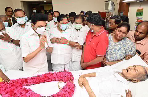 Stalin paying his last respects to the mortal remains of Sankaraiah; the veteran CPM leader who was the then state secretary of the party with former Chief Minister  M Karunanidhi. (Photo | Express)
