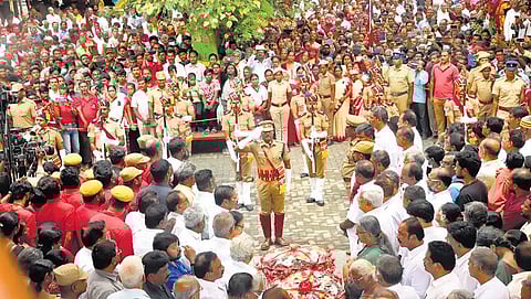 Police personnel offering state honours to Sankaraiah during his final rites on Thursday. (Photo | D Sampth Kumar, EPS)