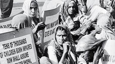 The affected villagers led by Prof K Purushotham Reddy held a relay hunger strike for a week and marched to the then-Andhra Pradesh Pollution Control Board’s office with around 2,500 people.