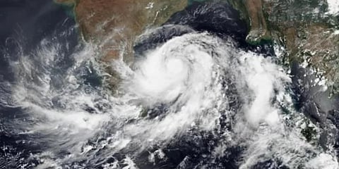 Cyclonic storm ‘Midhili’ hits Bangladesh, flash floods likely in Bengal districts