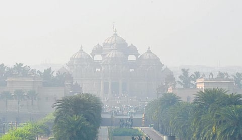 The national capital’s average Air Quality Index (AQI) was recorded at 405 on Friday, showing a slight improvement. (Photo  | Parveen Negi)