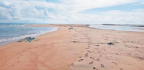 The Pulicat bar mouth completely closed causing hardship to fishermen | Express
