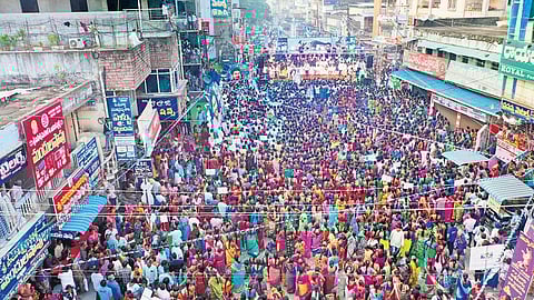 YSRC’s Samajika Sadhikara Bus Yatra attracted huge crowds at Tanuku I Express