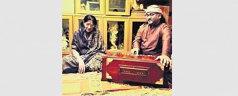 Late Kishori Amonkar with her long-time student Pt Raghunandan Panshikar