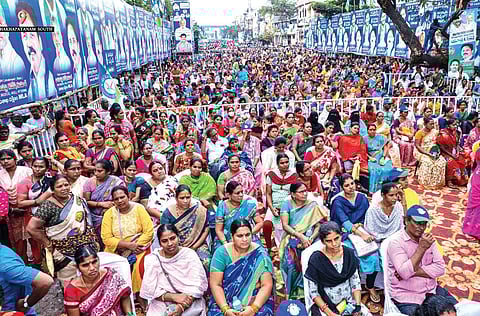 A huge crowd took part in YSRC’s bus yatra in Visakhapatnam South | Express