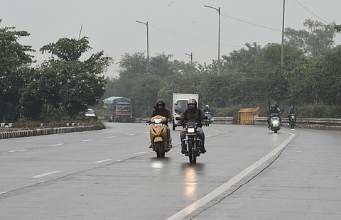 The city's 24-hour average AQI, recorded at 4 pm every day, improved from 395 on Monday to 312 on Tuesday. (Parveen Negi , EPS)