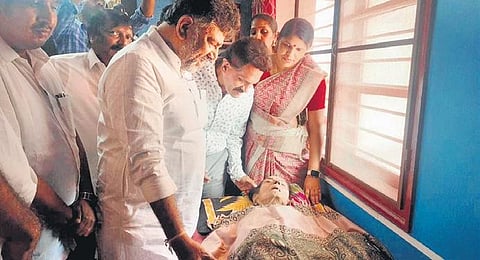  Actor Shivarajkumar, DKS call on ailing actress Leelavathi in Bengaluru