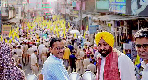 Delhi Chief Minister Arvind Kejriwal and Punjab Chief Minister Bagwant Mann during a roadshow ahead of the Assembly elections, in Singrauli, Madhya Pradesh, Thursday, Nov. 2, 2023. (PTI)