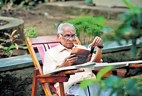 Kalamandalam M P S Namboodiri engrossed in reading at his home. (Photo | Praveesh Shoranur, EPS)