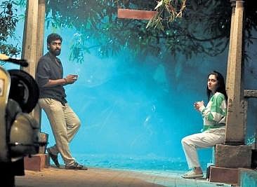 Vinay Rajkumar and Mallika Singha in 'Ondu Sarala Prema Kathe'