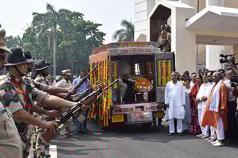 Politicians pay tributes to deceased former BJD MLA Maheswar Mohanty at the state assembly in Bhubaneswar. (Photo | Debadatta Mallick)