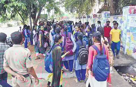Students boycotted classes to extend support to the agitation against the steel plant privatisation, which entered the 1,000th day in Vizag on Wednesday. (Photo | Express)