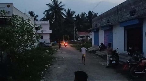 Residents suffer from lack of street lights in gokul garden in Palladam | Express
