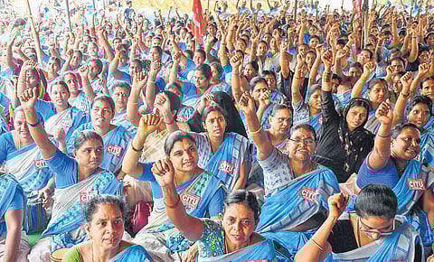 Anganwadi workers and helpers stage a protest in Vijayawada I Prasant Madugula