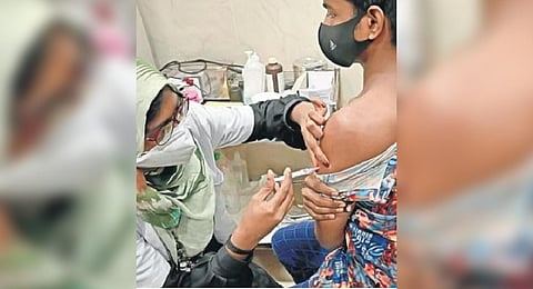 A health worker administers the Covid-19 vaccine to a man in Bengaluru, December 2022. (Photo | Shashidhar Byrappa)