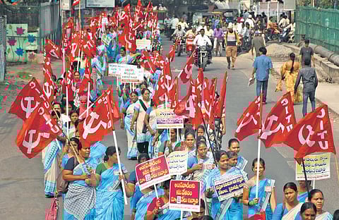 Anganwadi workers and helpers take out a protest rally from the Railway Station  to Dharna Chowk in Vijayawada on Monday. (Photo I Prasant Madugula, EPS)