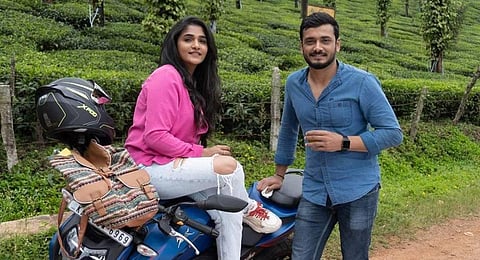 A still from the movie Ardhambardha prema kathe.