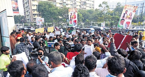People flock to Praja Bhavan to submit their grievances at the Prajavani in Hyderabad on Tuesday. (Photo | Sri Loganathan Velmurugan, EPS)