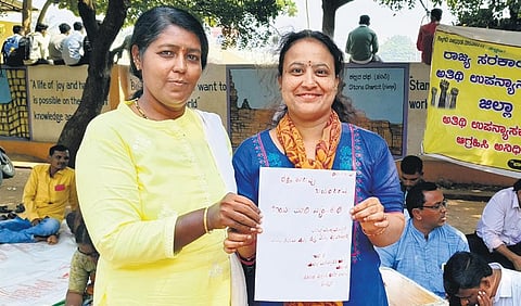 Lecturers who have been demanding regularisation of their services for the last five years submit a letter written in blood  | Express