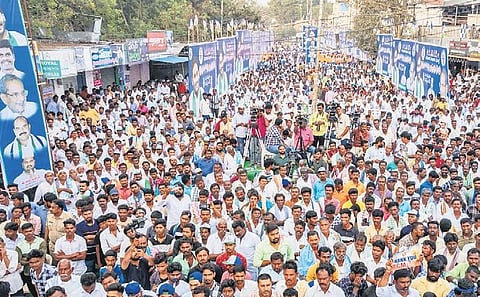 YARC's Samajika Sadhikara Yatra at Yemmiganuru in Kurnool district. (Photo | Eps)