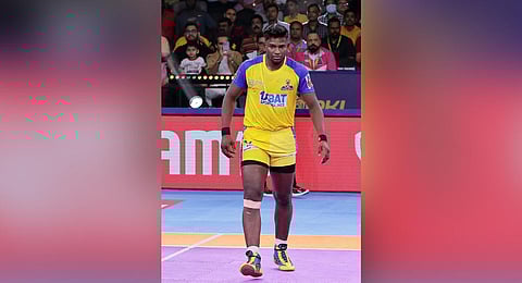Masanamuthu Lakshmanan during a Pro Kabbadi League match