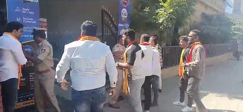 Kannada Rakshana Vedike protest by TA Narayana Gowda faction turned violent. ( Screengrab)