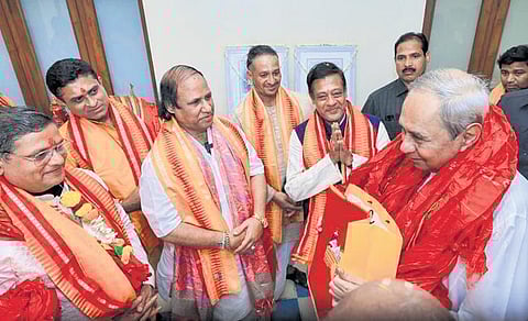 Senior servitors of Jagannath Temple inviting Chief Minister Naveen Patnaik to the inauguration of the Srimandir Parikrama project at Puri on January 17 | debadatta mallick