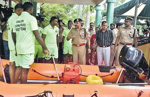 Greater Chennai Police Commissioner Sandeep Rai Rathore interacting with rescue teams at Rajarathinam stadium | P Jawahar