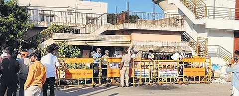 Police personnel barricade the house on Old Bengaluru Road near Challakere Gate in Chitradurga on Friday after five human skeletons were found | Express