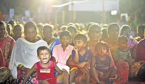 Residents of Periyakuppam and neighbouring villages continue their protest at night on the fourth day, demanding the closure of the fertiliser unit | Express