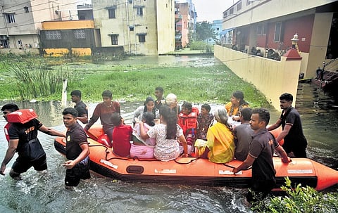 SDRF team rescuing residents of Mathur in Chennai on Tuesday | P JAWAHAR