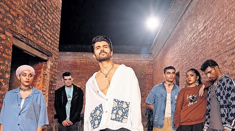 Vijay Deverakonda (centre)