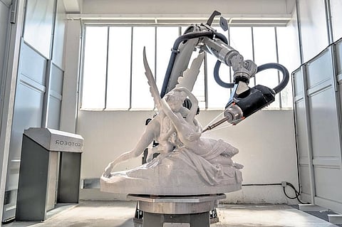 With the use of electro-spindles with an automatic tool change function, Litix uses a mechanical arm to create sculptures.