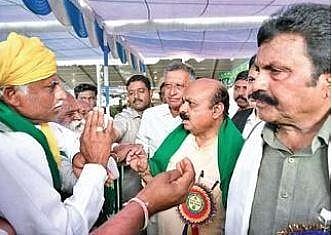 CM Basavaraj Bommai interacts with farmers at Agriculture University in Dharwad on Tuesday | KPN