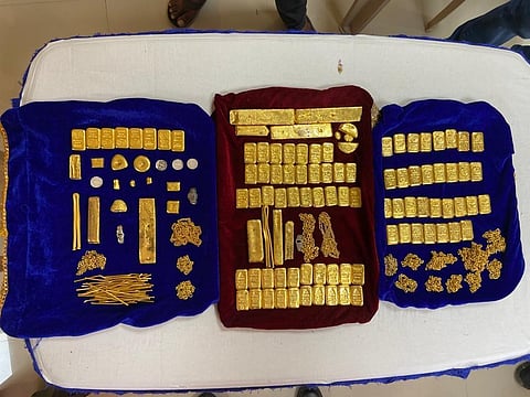 The three suspects on Wednesday had allegedly thrown the bag of gold into the sea.