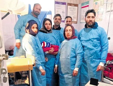 3-Idiots redux: Doctors guide woman to deliver baby