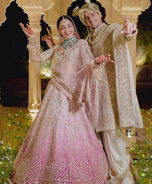 Kiara and Sidharth strike a true blue filmi pose on their wedding day. (Photo | Instagram)