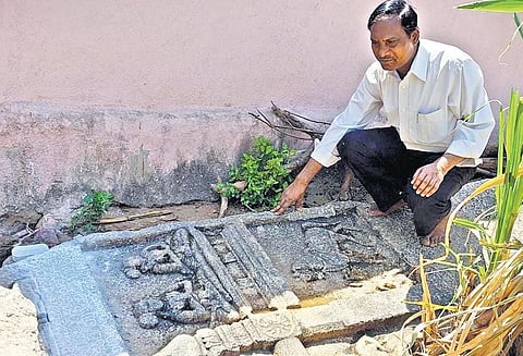 Historian MyNaa Swamy with the rare ‘Hero Stone’ inscription I Express