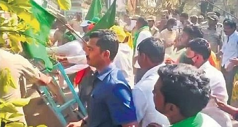 Tribals vandalise Utnoor ITDA office over ST quota for Lambadas